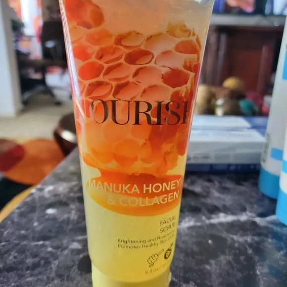 Nourish Manuka Honey & Collagen Facial Scrub - Picture 1 of 4
